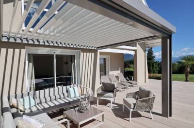 Store-banne ou pergola : que choisir pour se protéger du soleil